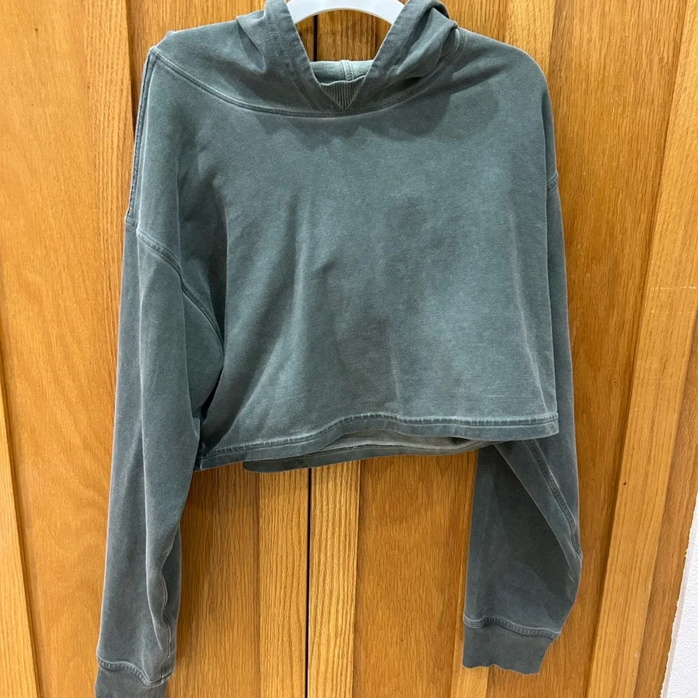 Lululemon cropped sweatshirt size 8 - Picture 2 of 4